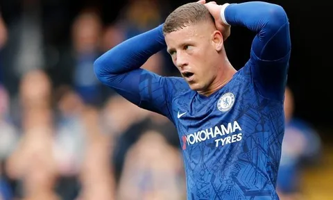 Vung tay quá trán sai lầm, Chelsea đang phải trả giá?