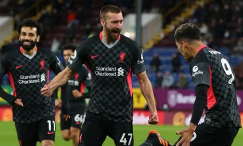 Vượt khó đại thắng, Liverpool qua mặt Leicester, tái xuất Top 4