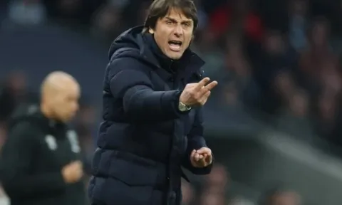 Vượt mặt Man Utd, Conte lên tiếng về cuộc đua với Arsenal