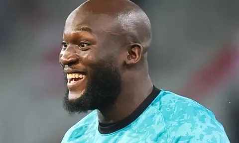 Vượt Ronaldo ẵm giải, Lukaku lên tiếng