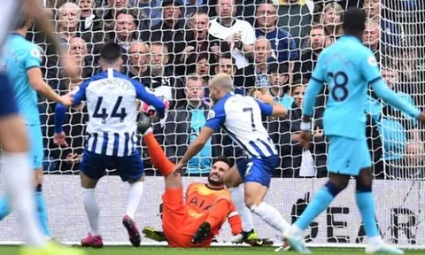 Cận cảnh chấn thương kinh hoàng của Hugo Lloris