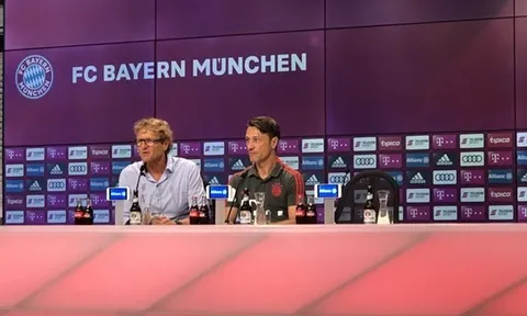CĐV Man Utd: "Học theo Bayern đi"
