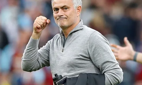 Nhìn lương Mourinho, CĐV Liverpool "giận tím người"