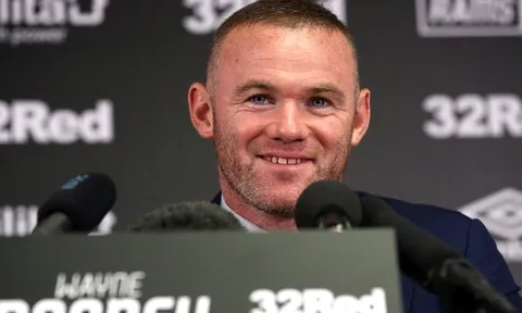 Wayne Rooney ra mắt Derby County