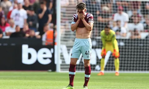 West Ham thay MU đứng cuối BXH Premier League