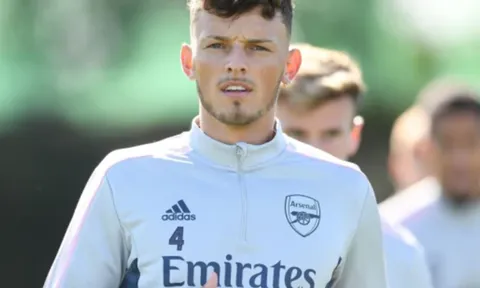 Sao Arsenal bị chê trình kém hơn Maguire