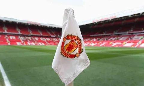 Quá nhanh chóng, tới lượt Man Utd rời khỏi Super League
