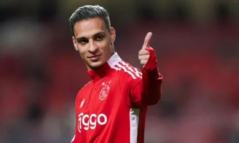 Ajax hét mức giá cao cho Antony
