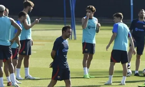 Xavi chưa thể cùng Barca đến Mỹ