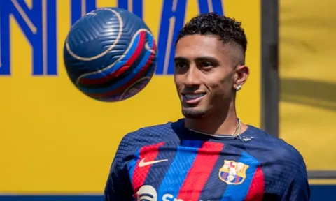 Xavi giục sao Barca chơi cá nhân hơn