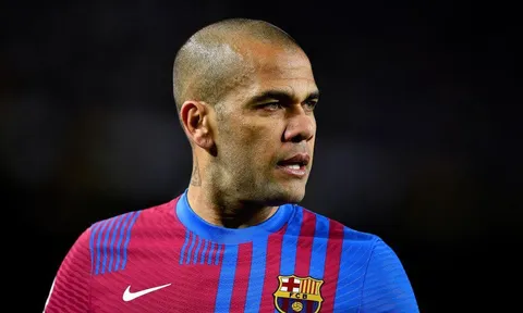 Xavi lên tiếng về tương lai của Dani Alves tại Barca