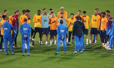 Xavi mang đến phép màu che lấp sự tệ hại của Barca
