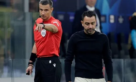 Xavi: “Tôi đã yêu cầu trọng tài giải thích”