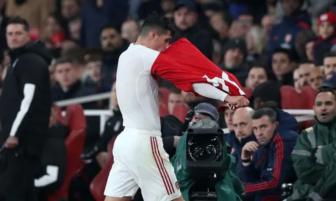 Xhaka lại hành động cực sốc, chính thức tuyên chiến CĐV Arsenal