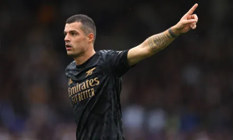 Xhaka nổi giận với đồng đội