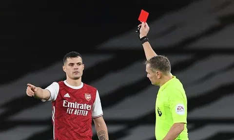 Sao Arsenal bị mắng ngu ngốc vì muốn ăn vạ