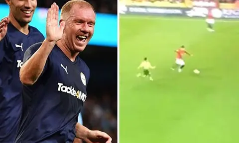 Xoay người đẳng cấp, sao trẻ Man Utd được ví như Scholes