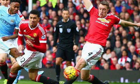 XONG! "Cục tạ" của Man Utd là hậu vệ tệ nhất thế giới