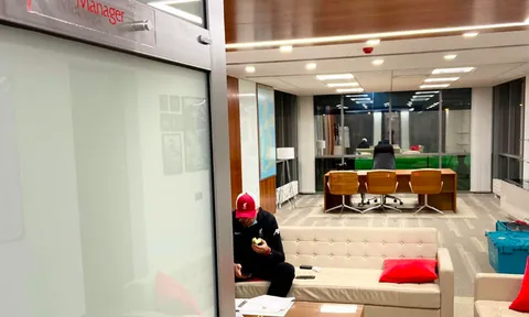 XONG! Jurgen Klopp buồn rũ rượi rời đại bản doanh Liverpool