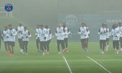 Man Utd "run rẩy" vì hình ảnh đáng chú ý trên sân tập PSG