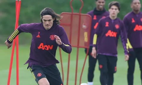 XONG! Solskjaer chốt hạ khả năng ra sân của Cavani, Maguire và Greenwood trận gặp Chelsea