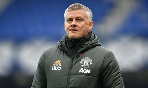 XONG! Solskjaer xác nhận, sao Man Utd dương tính với COVID-19