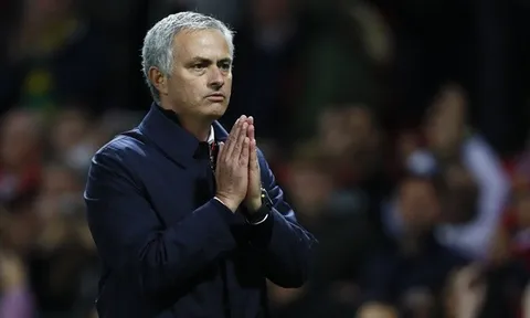 CHÍNH THỨC: Tottenham sa thải Jose Mourinho