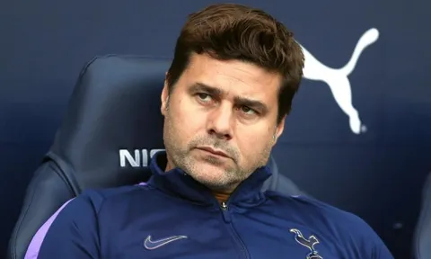 XONG! Tottenham thảm bại, Pochettino chốt luôn tương lai