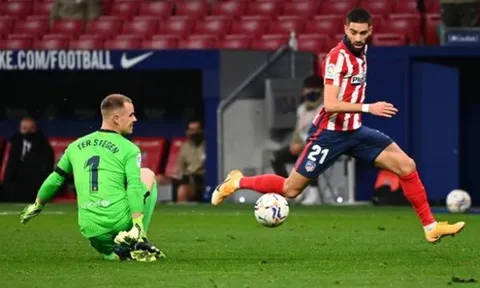 "Xử đẹp" Ter Stegen, Carrasco gieo rắc nỗi kinh hoàng cho Barca