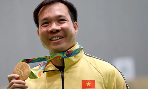 SEA Games 31: Hoàng Xuân Vinh, Ánh Viên rước đuốc trong lễ khai mạc