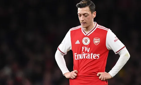 Xuất hiện CLB Premier League sẵn sàng giải cứu Ozil vào tháng Giêng