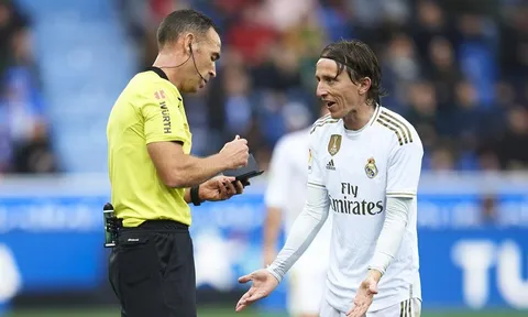 Hàng thủ che mờ hàng công, Real tạm chiếm ngôi đầu của Barcelona