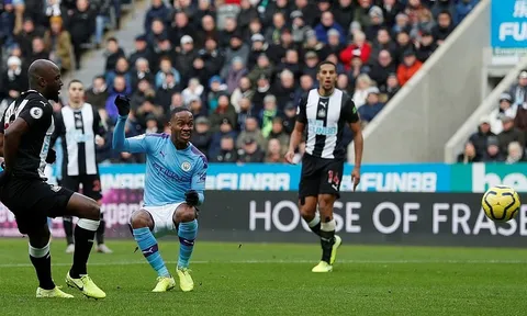 Pep thay người khó hiểu, Man City ôm hận tại St. James' Park