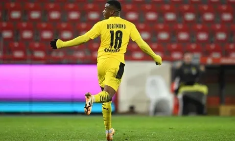 Liên tục thăng hoa, thần đồng Dortmund lập nên kỷ lục khủng