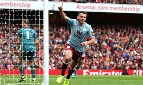 Steve Bruce: "Man Utd ư, cầu thủ Aston Villa đó ở đẳng cấp của họ"