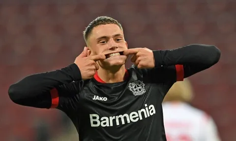 Mục tiêu Arsenal vượt mặt Podolski, lập kỷ lục khủng