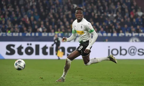 Gã khổng lồ Premier League dẫn đầu cuộc đua chiêu mộ Zakaria