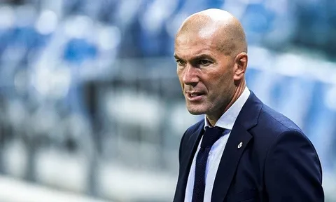 Zidane ra quyết định, gián tiếp giúp Quỷ đỏ có nhà cầm quân mới?