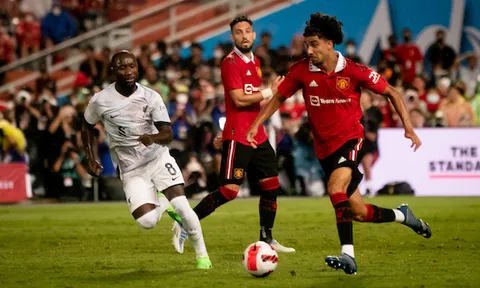 Zidane Iqbal gửi thông điệp mạnh mẽ đến Ten Hag