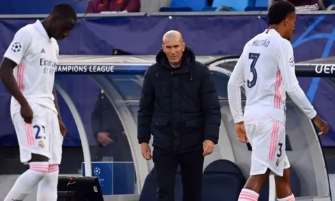 Zidane lên "máy chém", chỉ có một yếu tố cứu được thuyền trưởng Real
