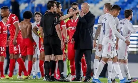Zidane và Real đã tự bắn vào chân mình
