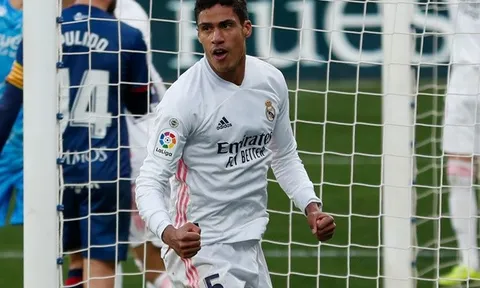SỐC! Raphael Varane khiến Zidane văng tục sau trận Real - Osasuna