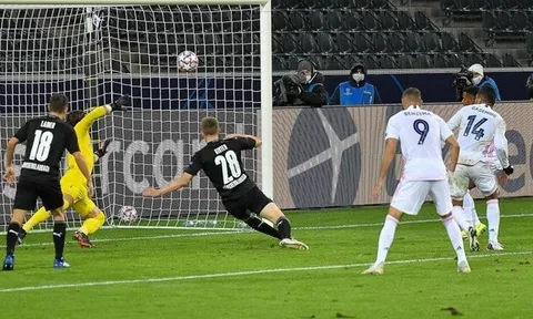 Real Madrid thoát hiểm ngoạc mục, Zidane vẫn tuyên bố gắt gỏng