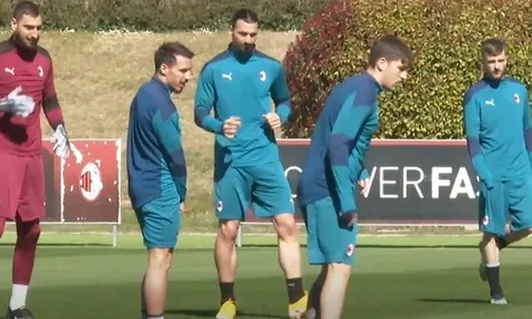 Zlatan Ibrahimovic chuẩn bị cho màn tiếp đón Manchester United