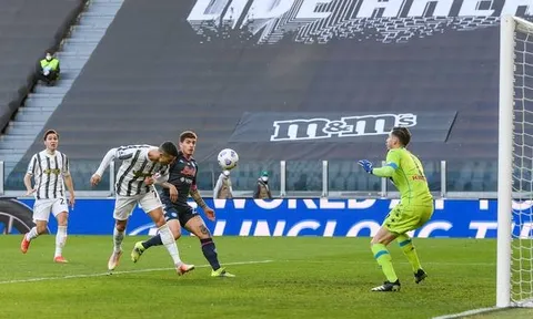 CHOÁNG! Ronaldo bỏ lỡ khó tin ở khoảng cách 3m