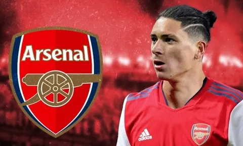 "Cậu ấy là số 9 hoàn hảo cho Arsenal, có bản năng giống Haaland"