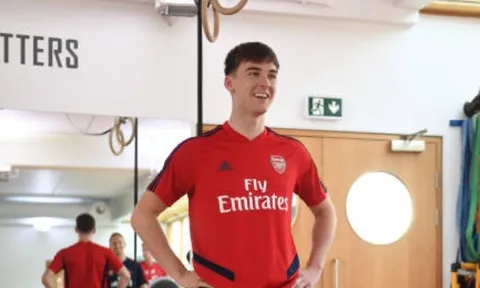 Vừa ra mắt Arsenal, Tierney đã phá tan kỷ lục của Aubameyang