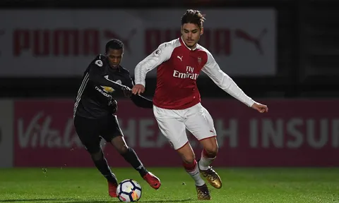 Giữa lúc Koscielny gây bão, Emery làm điều lạnh lùng với trung vệ trẻ