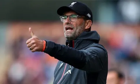 Thắng nhẹ nhàng, Klopp bất ngờ 'cà khịa' Arsenal lẫn Chelsea
