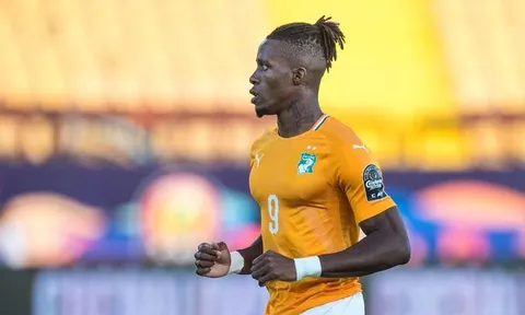 Đến Arsenal, Zaha phải cẩn trọng với bài học từ Riyad Mahrez